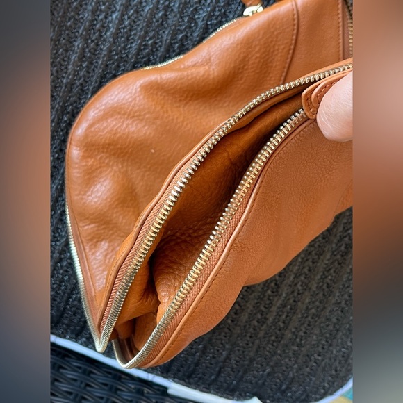 Jaeger Saddle Leather shoulder Bag - Picture 10 of 16